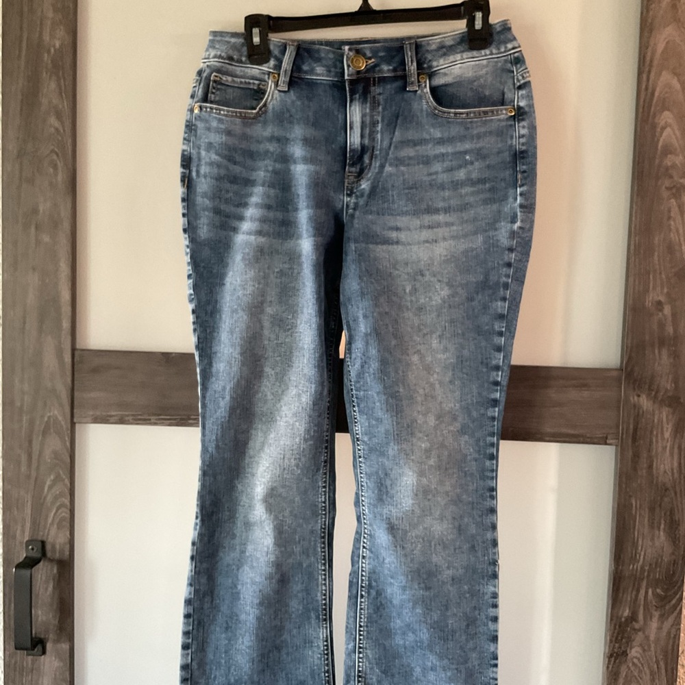 EUC- Maurices high rise curvy bootcut jeans